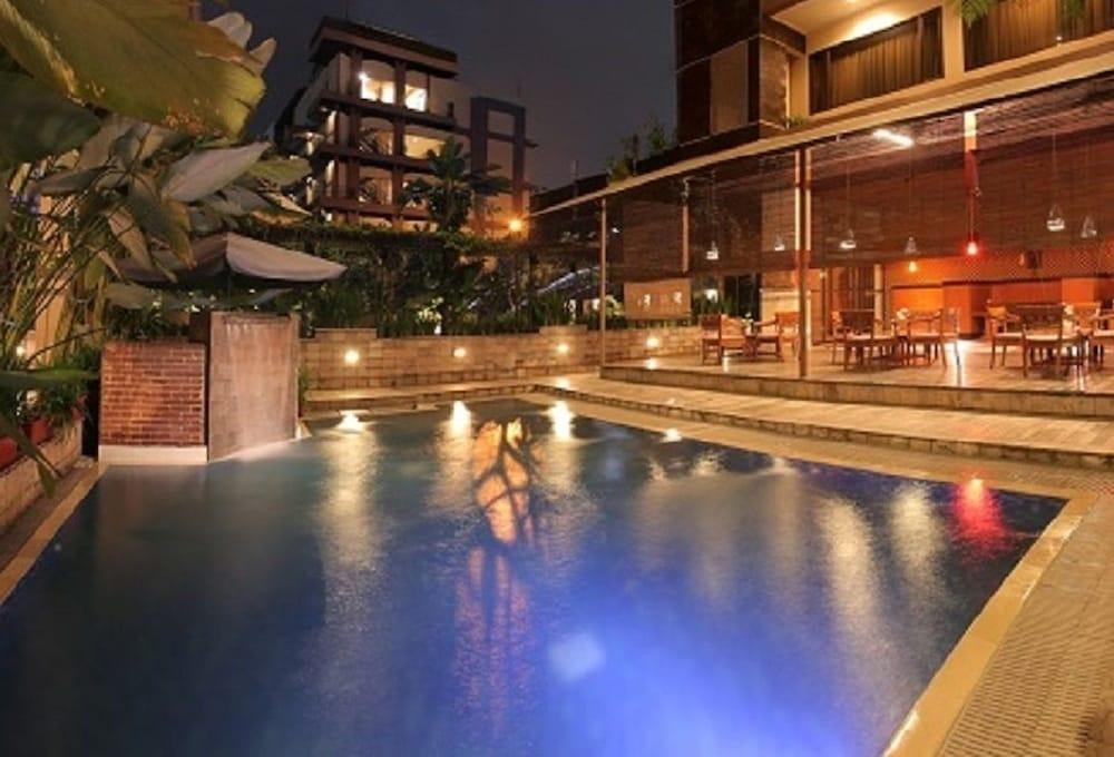 Bali World Hotel Bandung Exterior foto